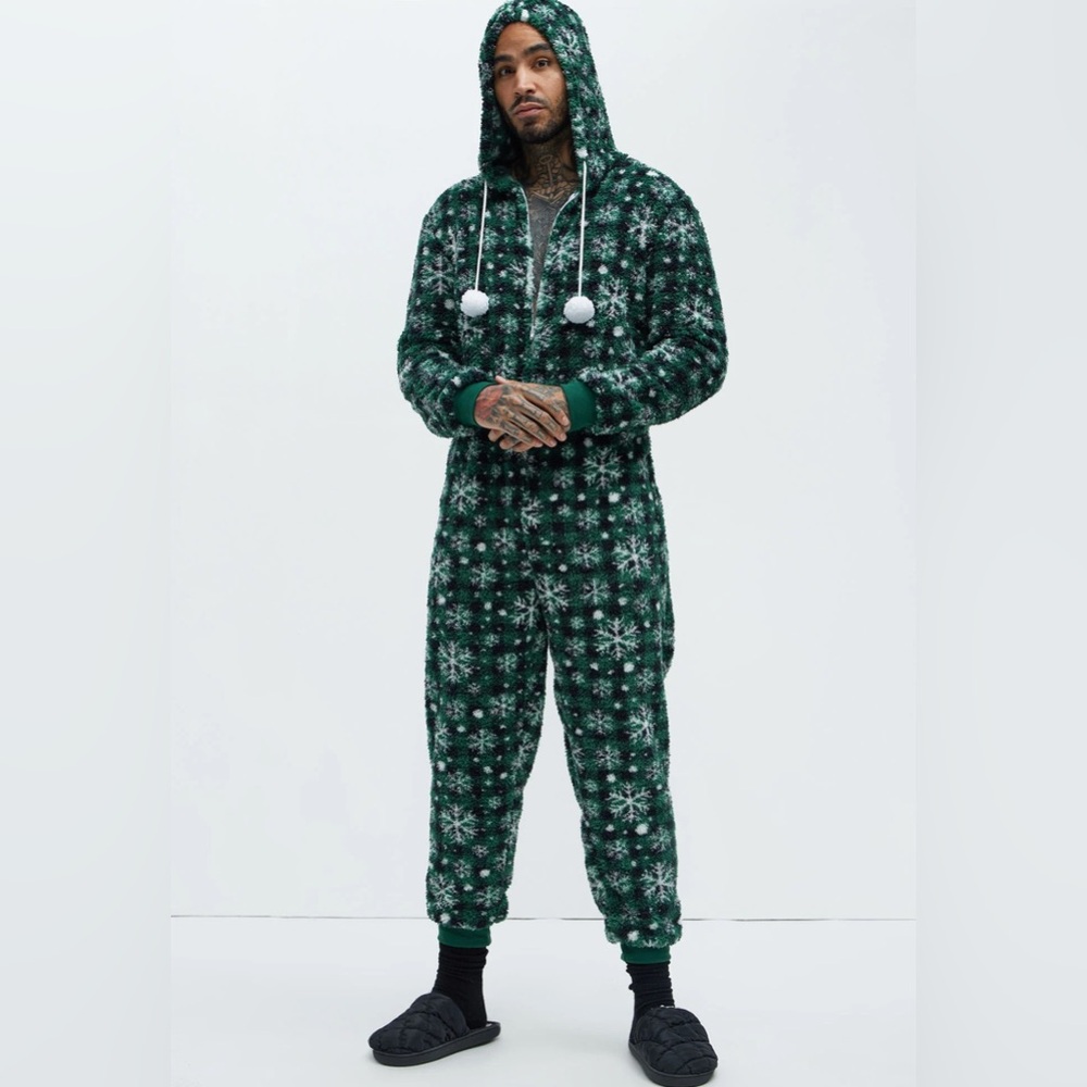 Nova Men Snowflakes Everywhere Sherpa Holiday PJ Set - Green/combo